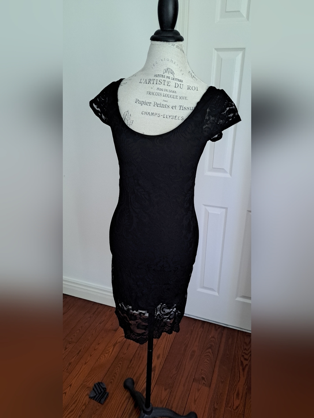 Black Lace Scoop-Neck  Dress